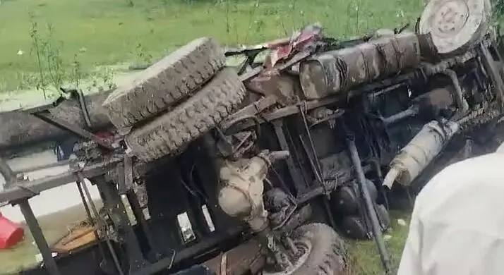 MP: सीधी-रीवा हाईवे पर भीषण हादसा: बस और बल्कर की आमने-सामने टक्कर, 12 मौतों की खबर; 20 घायल MP: सीधी-रीवा हाईवे पर भीषण हादसा: बस और बल्कर की आमने-सामने टक्कर, 12 मौतों की खबर; 20 घायल