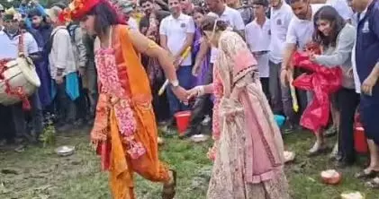Krishna Janmashtami: यहां खेली जाती है मक्खन की होली, पहाड़ों पर आती हैं परियां! जानिए अनूठी लोक परंपराओं की कहानी Krishna Janmashtami: यहां खेली जाती है मक्खन की होली, पहाड़ों पर आती हैं परियां! जानिए अनूठी लोक परंपराओं की कहानी