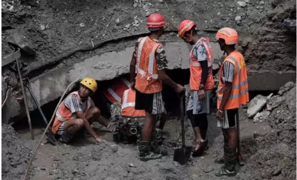 Nepal floods Trishuli Hydropower Tunnel: 9 दिन बाद मौत की सुरंग से जिंदगी ने दी आवाज, 2 लोग जिंदा निकले, 40 से ज्यादा अब भी लापता Nepal floods Trishuli Hydropower Tunnel: 9 दिन बाद मौत की सुरंग से जिंदगी ने दी आवाज, 2 लोग जिंदा निकले, 40 से ज्यादा अब भी लापता
