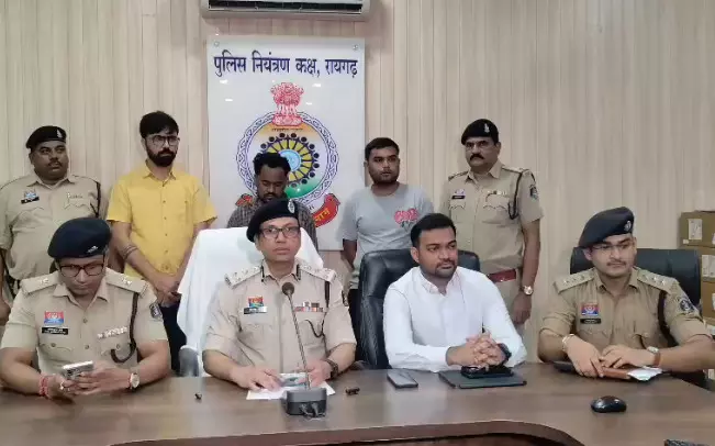 CG Crime : खैर-तेंदू लकड़ी की अंतरराज्यीय तस्करी का खुलासा, 3 आरोपी गिरफ्तार CG Crime : खैर-तेंदू लकड़ी की अंतरराज्यीय तस्करी का खुलासा, 3 आरोपी गिरफ्तार