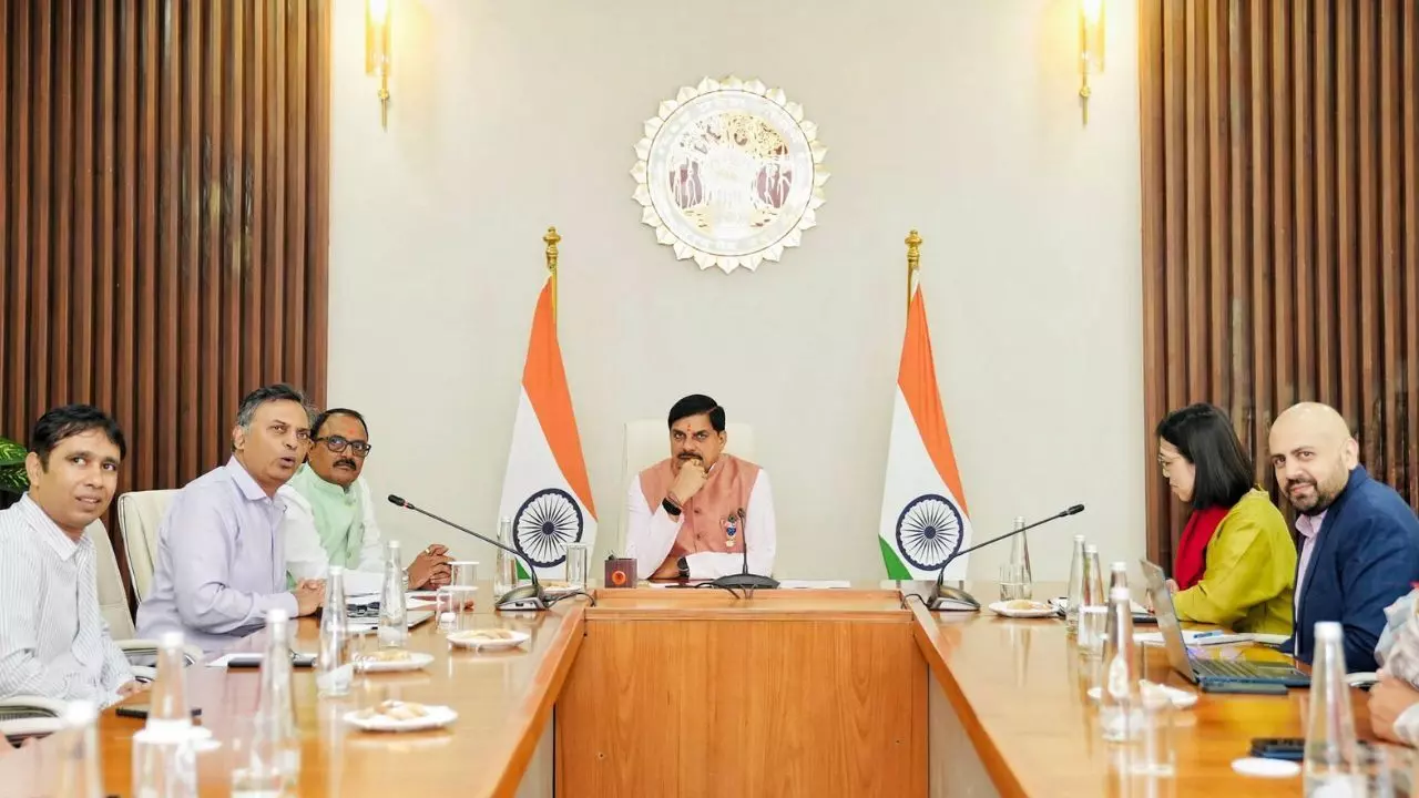 MP News : ग्रीन एनर्जी हब बनेगा मध्यप्रदेश, CM मोहन यादव ने 3 बड़े प्रोजेक्ट्स के लिए किया एमओयू MP News : ग्रीन एनर्जी हब बनेगा मध्यप्रदेश, CM मोहन यादव ने 3 बड़े प्रोजेक्ट्स के लिए किया एमओयू