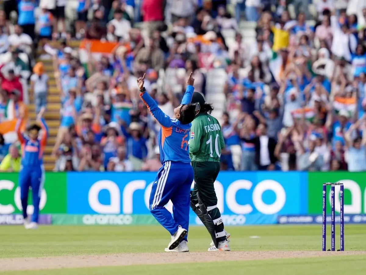 IND W vs PAK W: 18.1 ओवर में पाकिस्तान की पूरी टीम ढेर, भारत को 56 रन का टारगेट, महिला टी20 में सबसे छोटा स्कोर; सभी विकेट स्पिनर्स ने झटके IND W vs PAK W: 18.1 ओवर में पाकिस्तान की पूरी टीम ढेर, भारत को 56 रन का टारगेट, महिला टी20 में सबसे छोटा स्कोर; सभी विकेट स्पिनर्स ने झटके