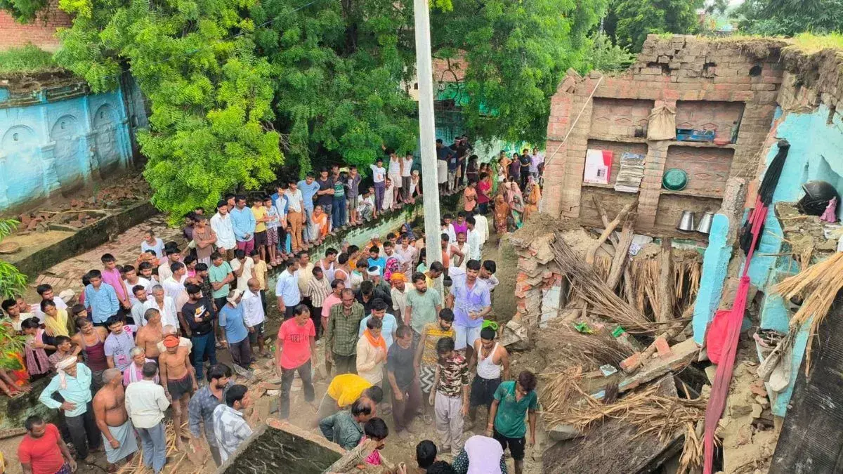 UP News : कानपुर के घाटमपुर में कच्चा मकान ढहा, एक ही परिवार के 4 लोगों की मौत; CM योगी ने लिया संज्ञान UP News : कानपुर के घाटमपुर में कच्चा मकान ढहा, एक ही परिवार के 4 लोगों की मौत; CM योगी ने लिया संज्ञान