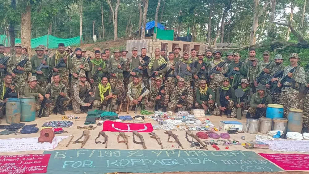 Bijapur Naxal Operation : पीडिया-कुप्पागुड़ा के जंगलों में CRPF की बड़ी कार्रवाई, 14 नक्सली डंप बरामद Bijapur Naxal Operation : पीडिया-कुप्पागुड़ा के जंगलों में CRPF की बड़ी कार्रवाई, 14 नक्सली डंप बरामद