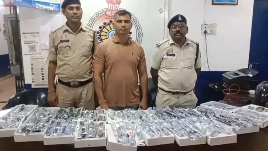 CG News : ब्रांडेड घड़ियों की आड़ में नकली माल का कारोबार! दुकान पर छापा, 280 फर्जी वॉच जब्त