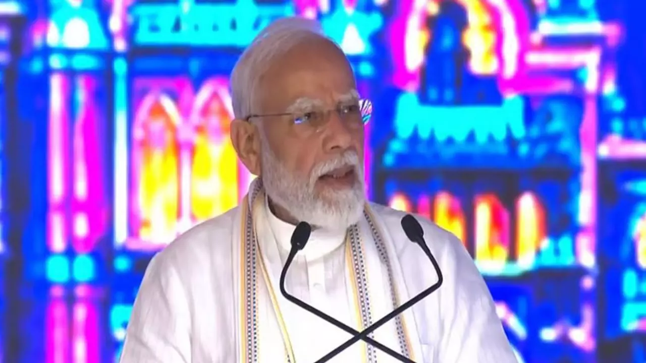 PM Modi Vadodara Visit : वडोदरा को 35 हजार करोड़ की सौगात, PM मोदी बोले- विकास की रफ्तार को मिलेगी नई ताकत PM Modi Vadodara Visit : वडोदरा को 35 हजार करोड़ की सौगात, PM मोदी बोले- विकास की रफ्तार को मिलेगी नई ताकत