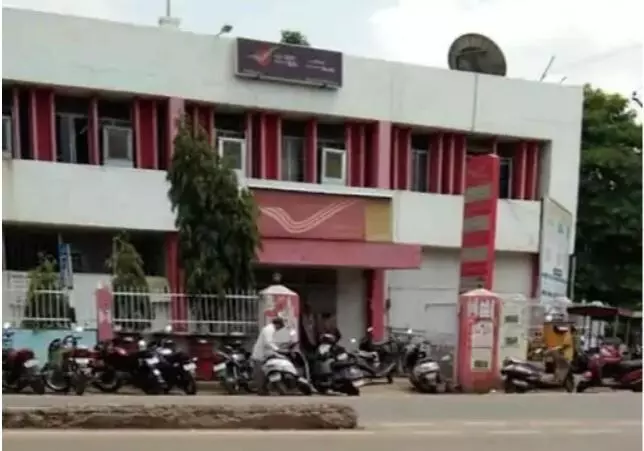 Ambikapur Post Office FD Scam: पोस्ट आफिस के 15 खातों से 35 लाख गायब, 3 कर्मचारी सस्पेंड; जांच में खुला बड़ा खेल Ambikapur Post Office FD Scam: पोस्ट आफिस के 15 खातों से 35 लाख गायब, 3 कर्मचारी सस्पेंड; जांच में खुला बड़ा खेल