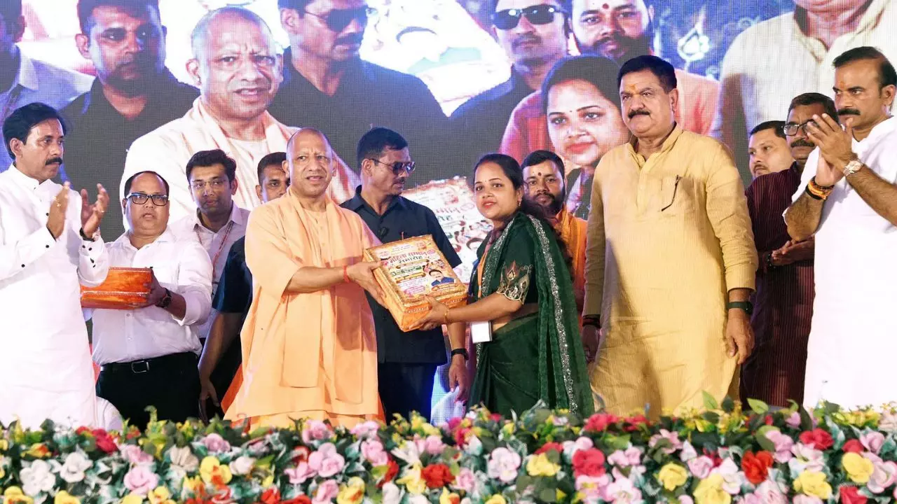 CM Yogi Varanasi Visit: कामकाजी महिला सम्मान समारोह में सीएम योगी ने गिनाईं सरकार की योजनाएं, महिला पुलिस बल से लेकर रोजगार तक के प्रयासों का किया जिक्र CM Yogi Varanasi Visit: कामकाजी महिला सम्मान समारोह में सीएम योगी ने गिनाईं सरकार की योजनाएं, महिला पुलिस बल से लेकर रोजगार तक के प्रयासों का किया जिक्र