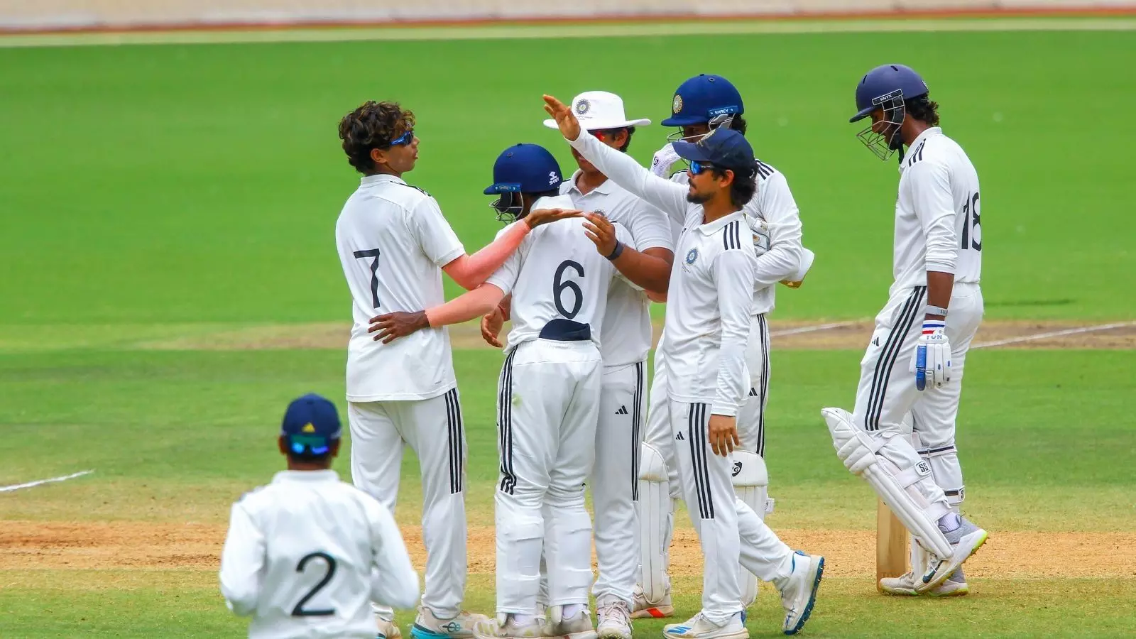 Duleep Trophy Final: ईस्ट जोन 13 साल बाद चैंपियन, ईशान किशन की कप्तानी में जीता दलीप ट्रॉफी, पहली पारी में बढ़त के आधार पर डिसाइड हुआ विनर Duleep Trophy Final: ईस्ट जोन 13 साल बाद चैंपियन, ईशान किशन की कप्तानी में जीता दलीप ट्रॉफी, पहली पारी में बढ़त के आधार पर डिसाइड हुआ विनर
