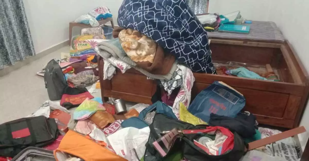 UP Crime : थानाध्यक्ष के घर चोरों का धावा, लाखों के जेवर और नकदी चोरी UP Crime : थानाध्यक्ष के घर चोरों का धावा, लाखों के जेवर और नकदी चोरी