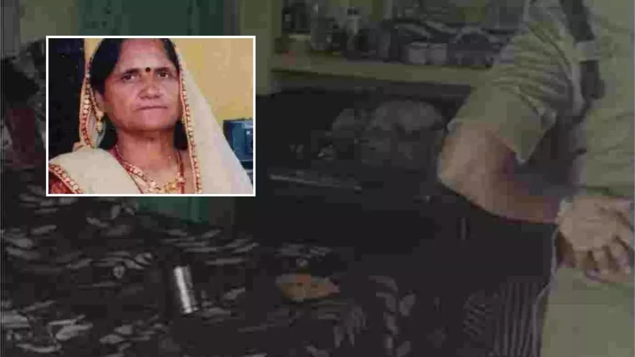 MP Crime : पहले की रेकी, फिर महिला पर चाकू से किया हमला, CCTV ने खोला हत्या का राज MP Crime : पहले की रेकी, फिर महिला पर चाकू से किया हमला, CCTV ने खोला हत्या का राज