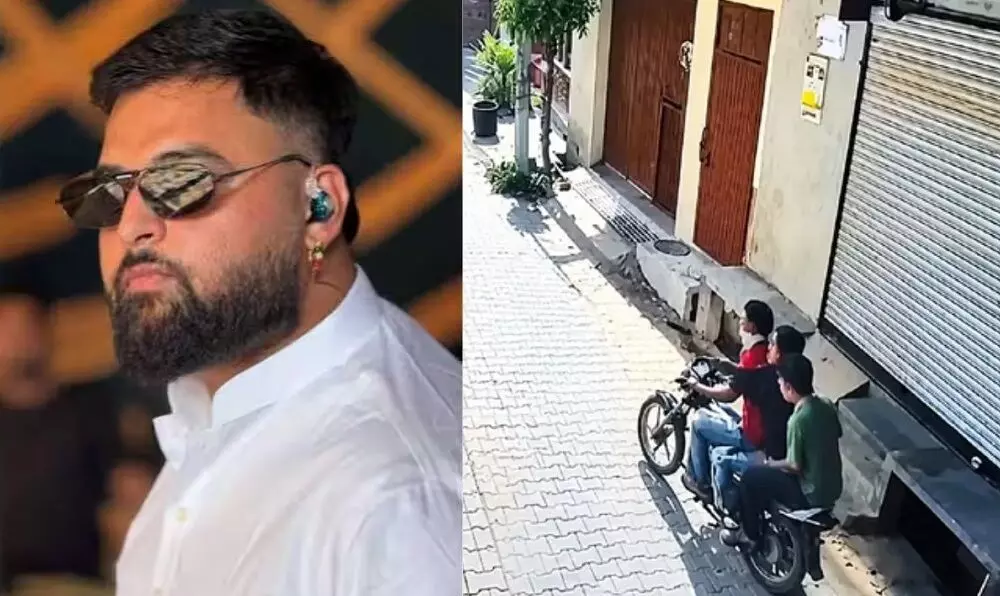 पंजाब में पंजाबी सिंगर गुलाब सिद्धू के घर फायरिंग: बाइक सवार नकाबपोशों ने 10-12 राउंड गोलियां चलाईं पंजाब में पंजाबी सिंगर गुलाब सिद्धू के घर फायरिंग: बाइक सवार नकाबपोशों ने 10-12 राउंड गोलियां चलाईं