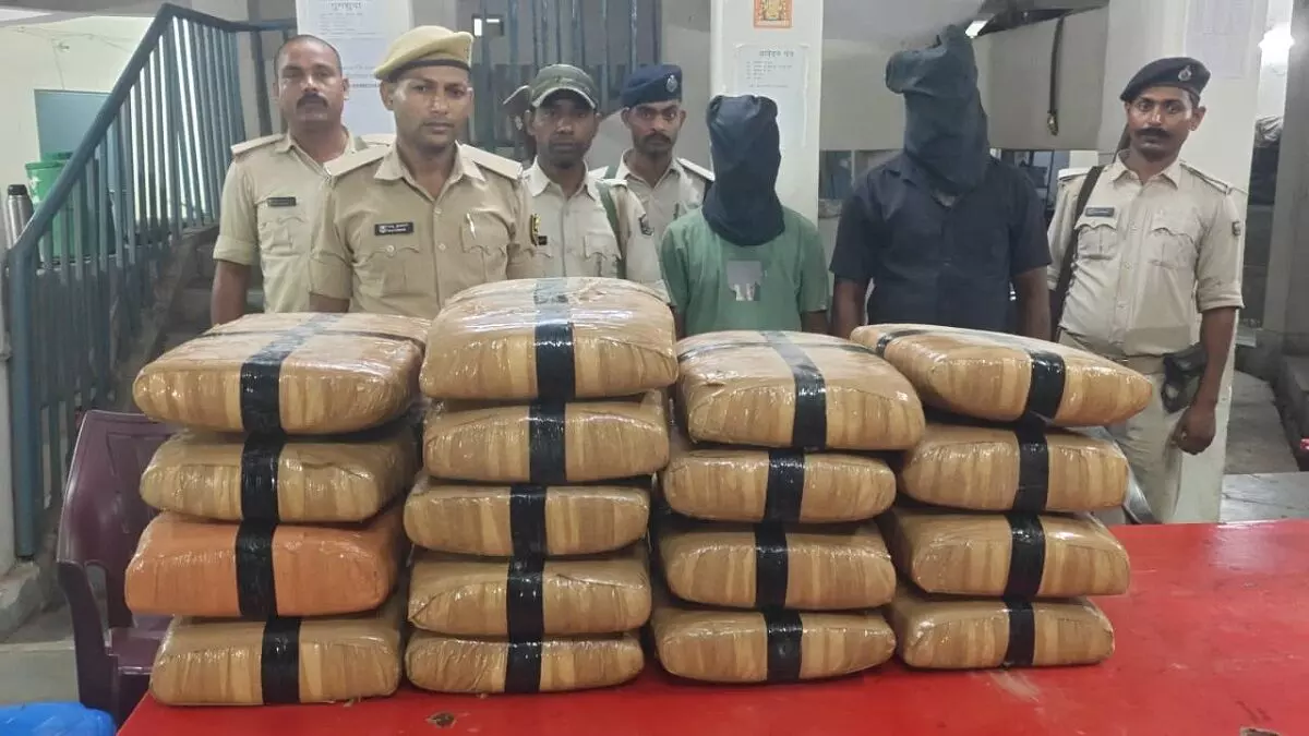 Bihar Crime : नौबतपुर में 160 किलो गांजा बरामद, वाहन चेकिंग के दौरान दो आरोपी गिरफ्तार Bihar Crime : नौबतपुर में 160 किलो गांजा बरामद, वाहन चेकिंग के दौरान दो आरोपी गिरफ्तार
