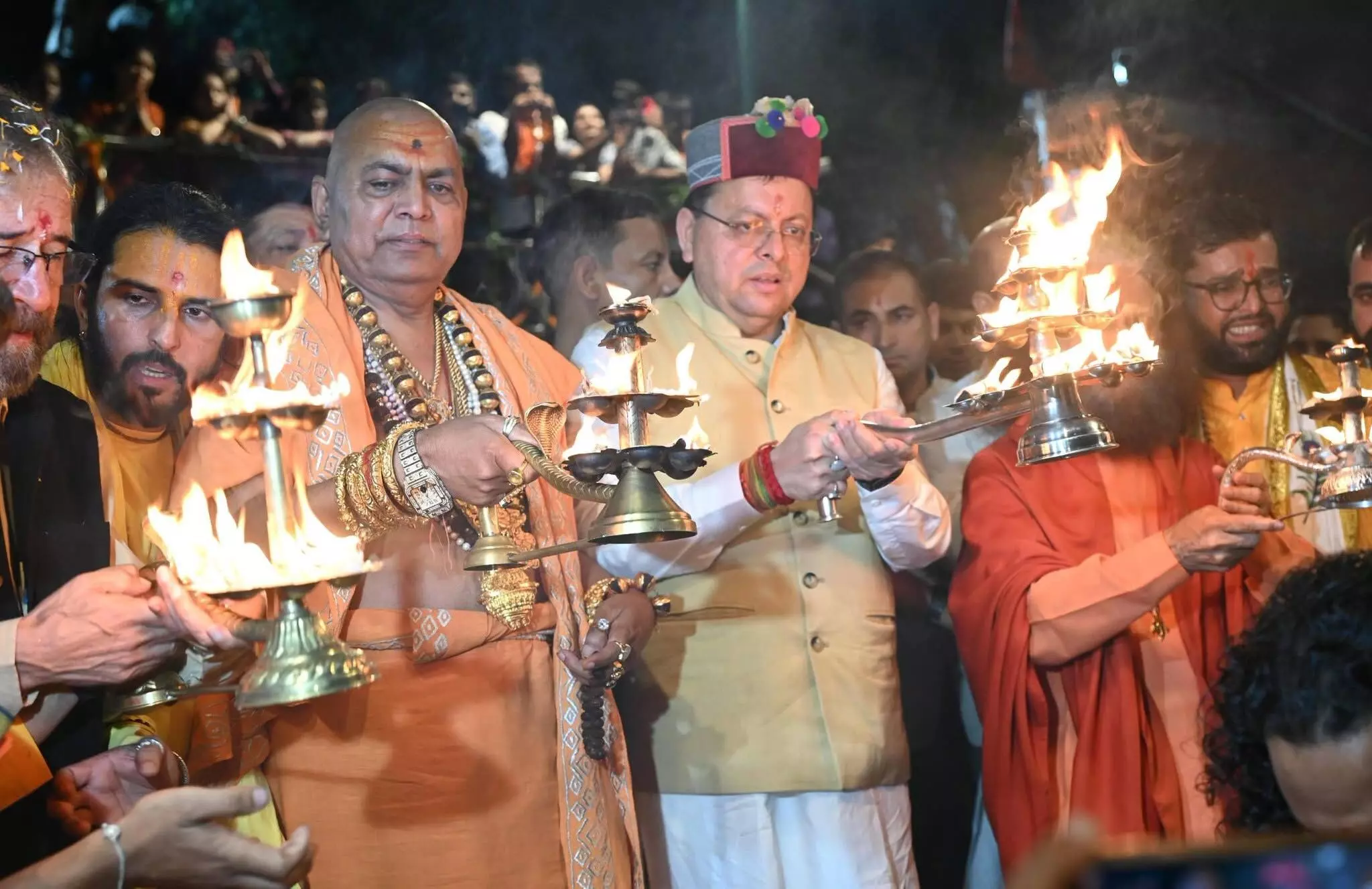 Uttarakhand : CM धामी ने प्रतिमा-हरिघाट और यमुना कृष्ण मंदिर का किया लोकार्पण-शिलान्यास, 2100 दीपों से जगमगाया यमुना तट Uttarakhand : CM धामी ने प्रतिमा-हरिघाट और यमुना कृष्ण मंदिर का किया लोकार्पण-शिलान्यास, 2100 दीपों से जगमगाया यमुना तट