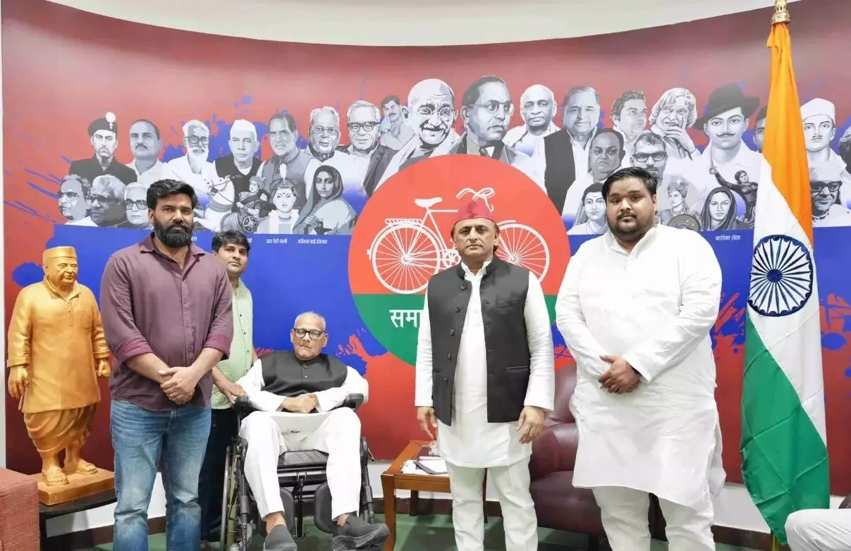 BJP को बड़ा झटका, 4 बार विधायक रहे दलवीर सिंह ने छोड़ी पार्टी, अखिलेश यादव की मौजूदगी में पोते अजय-विजय के साथ थामा सपा का दामन BJP को बड़ा झटका, 4 बार विधायक रहे दलवीर सिंह ने छोड़ी पार्टी, अखिलेश यादव की मौजूदगी में पोते अजय-विजय के साथ थामा सपा का दामन