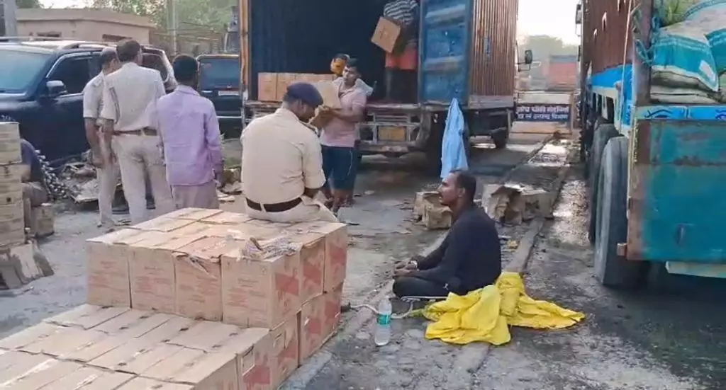 Bihar Crime : चंडीगढ़ से सुपौल जा रहा था शराब से भरा कंटेनर, चेकिंग में खुला तस्करी का राज, चालक गिरफ्तार Bihar Crime : चंडीगढ़ से सुपौल जा रहा था शराब से भरा कंटेनर, चेकिंग में खुला तस्करी का राज, चालक गिरफ्तार