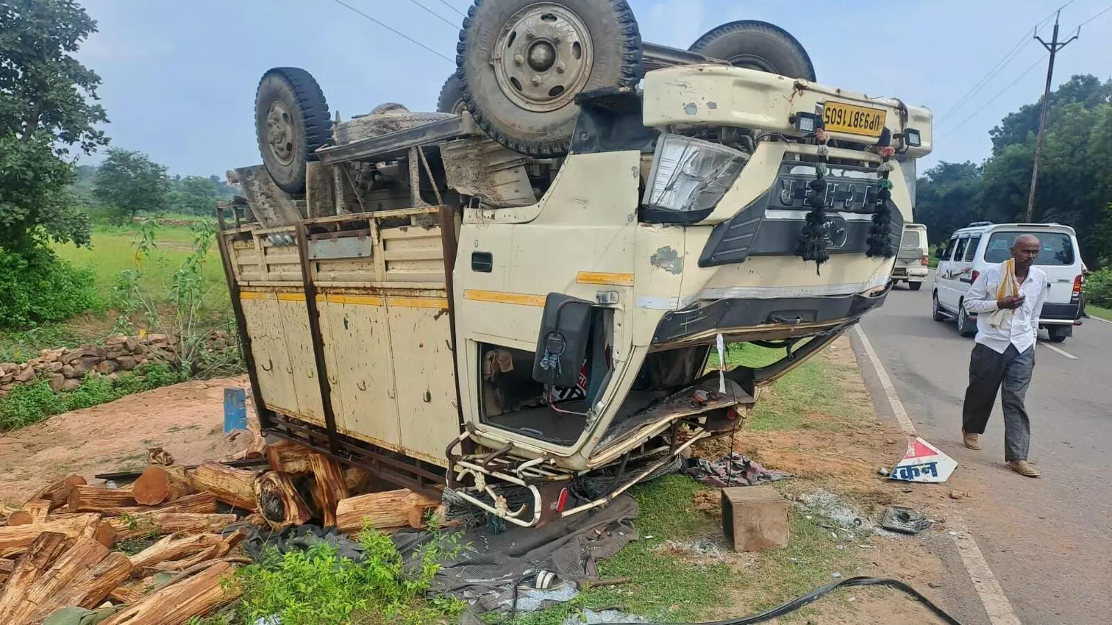 MP Accident : तेज रफ्तार पिकअप अनियंत्रित होकर पलटी, एक की मौत; 3 घायल MP Accident : तेज रफ्तार पिकअप अनियंत्रित होकर पलटी, एक की मौत; 3 घायल
