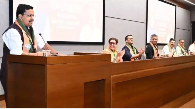 BJP Social Media Gen-Z Outreach: पोस्टर से रील्स तक, BJP की सोशल मीडिया रणनीति में बदलाव, जानें Gen-Z आंदोलन के बाद खुद को कैसे बदल रही है बीजेपी BJP Social Media Gen-Z Outreach: पोस्टर से रील्स तक, BJP की सोशल मीडिया रणनीति में बदलाव, जानें Gen-Z आंदोलन के बाद खुद को कैसे बदल रही है बीजेपी