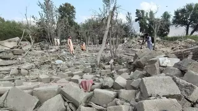 पाकिस्तान ने अफगानिस्तान में की एयरस्ट्राइक, कुनार में 3 लोगों की मौत; तालिबान ने दी चेतावनी पाकिस्तान ने अफगानिस्तान में की एयरस्ट्राइक, कुनार में 3 लोगों की मौत; तालिबान ने दी चेतावनी