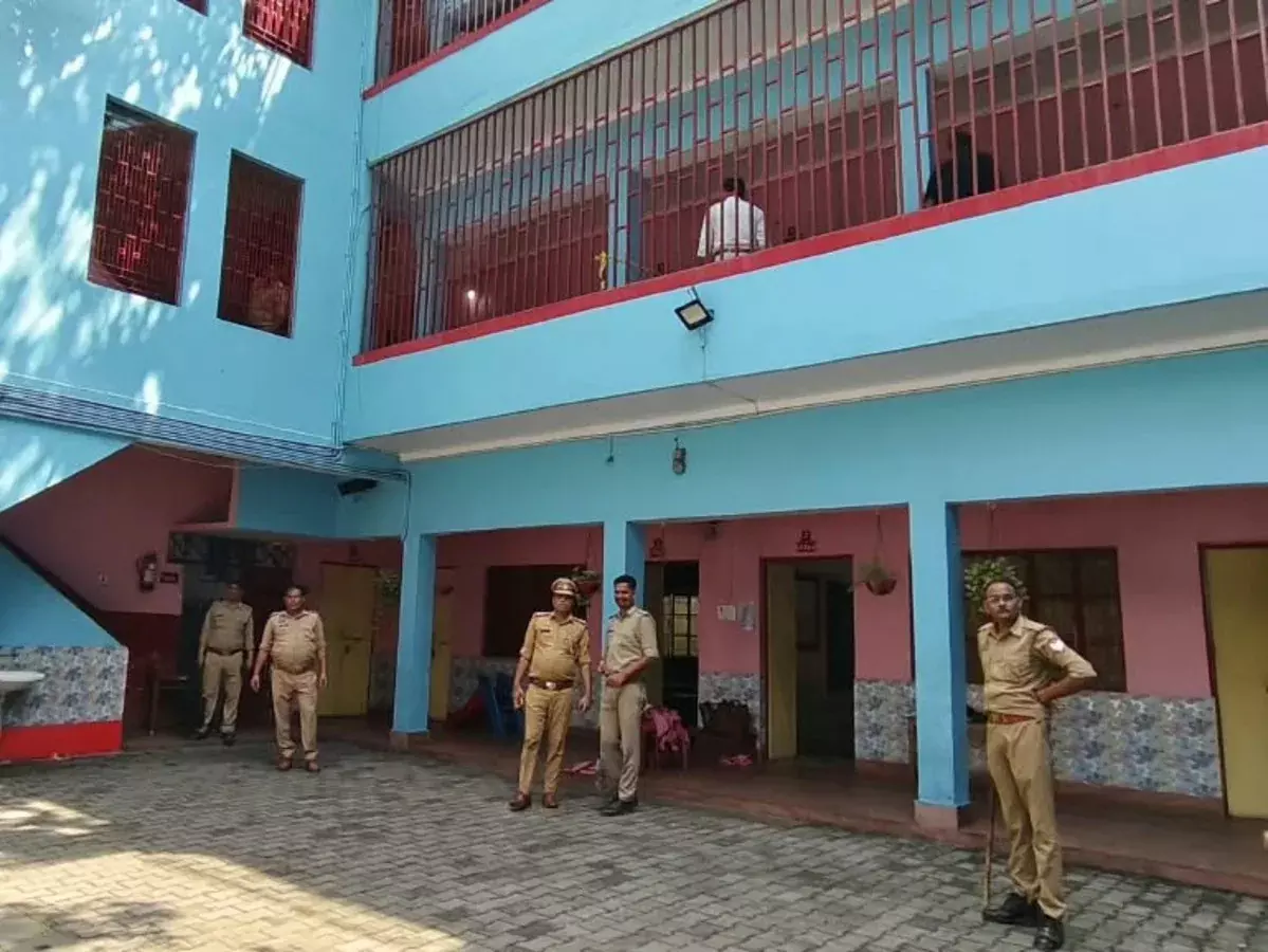 UP Crime : स्कूल में शिक्षिका को गोली मारने के बाद युवक ने खुद को भी मारी गोली, दोनों की मौत UP Crime : स्कूल में शिक्षिका को गोली मारने के बाद युवक ने खुद को भी मारी गोली, दोनों की मौत