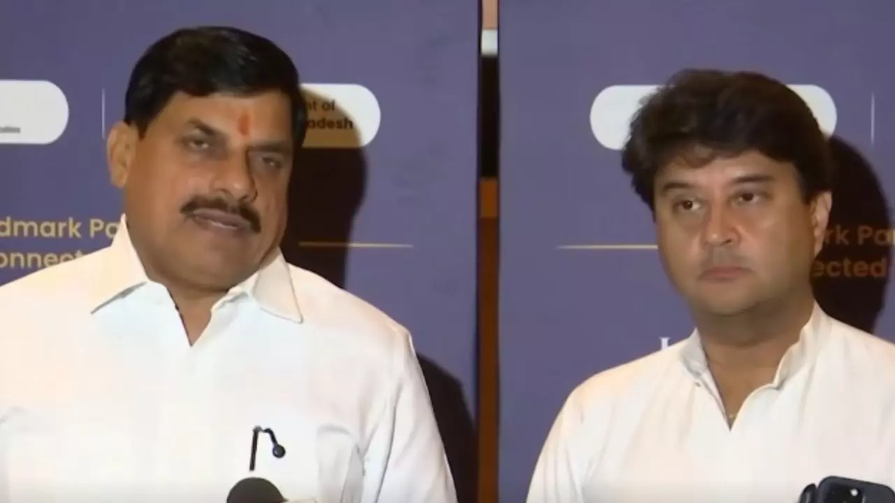 Gwalior TMZ के लिए बेंगलुरु में रोड शो, CM मोहन यादव और सिंधिया ने निवेशकों से किया संवाद Gwalior TMZ के लिए बेंगलुरु में रोड शो, CM मोहन यादव और सिंधिया ने निवेशकों से किया संवाद