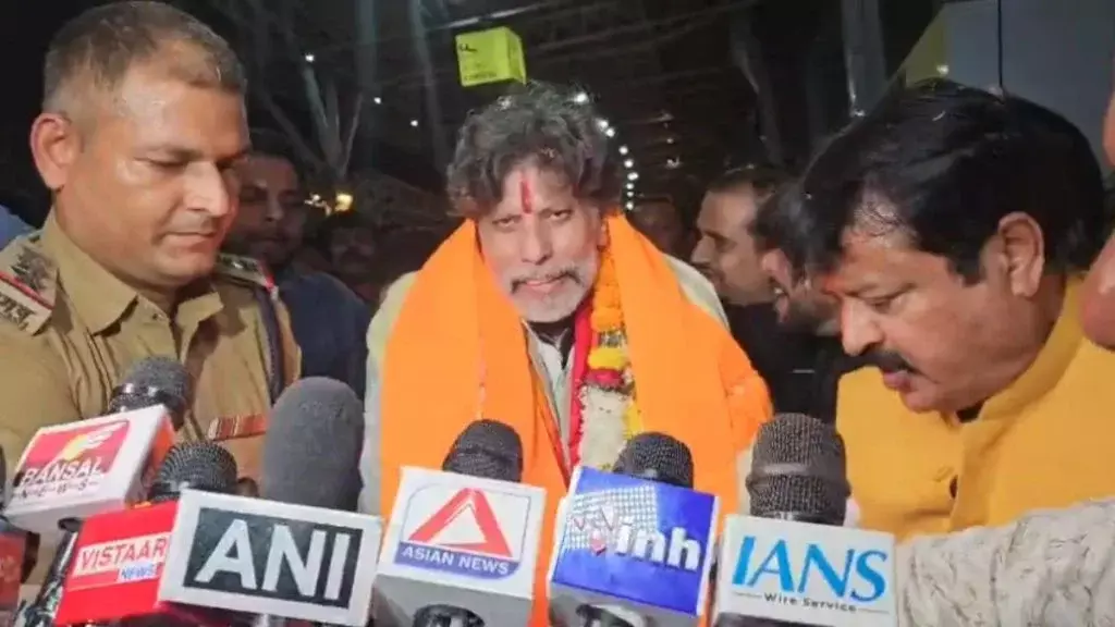 CG News : लगभग 2 महीने के बाद स्वस्थ होकर छत्तीसगढ़ पहुंचे BJP प्रदेश अध्यक्ष किरण सिंह देव, रायपुर एयरपोर्ट पर कार्यकर्ताओं ने किया भव्य स्वागत CG News : लगभग 2 महीने के बाद स्वस्थ होकर छत्तीसगढ़ पहुंचे BJP प्रदेश अध्यक्ष किरण सिंह देव, रायपुर एयरपोर्ट पर कार्यकर्ताओं ने किया भव्य स्वागत