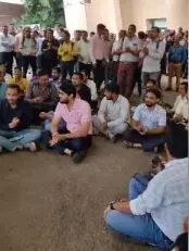 Mahanadi Bhawan staff protest: महानदी भवन के स्टाफ का धरना, बस अग्निकांड के बाद सुरक्षा पर उठे सवाल Mahanadi Bhawan staff protest: महानदी भवन के स्टाफ का धरना, बस अग्निकांड के बाद सुरक्षा पर उठे सवाल