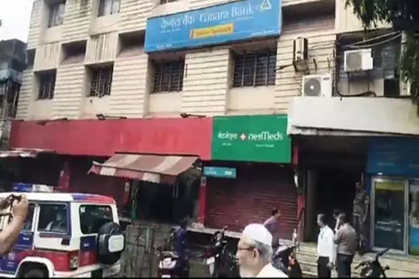 Jharkhand Crime : केनरा बैंक में दिनदहाड़े डकैती, नकदी और गिरवी रखा सोना लेकर फरार हुए अपराधी Jharkhand Crime : केनरा बैंक में दिनदहाड़े डकैती, नकदी और गिरवी रखा सोना लेकर फरार हुए अपराधी