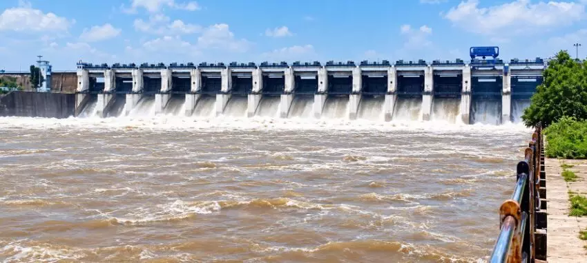 Gangrel Dam: छत्तीसगढ़ में भारी बारिश, गंगरेल और सोढ़ूर से छोड़ा गया हजारों क्यूसेक पानी, महानदी के किनारे इन गांवों में बाढ़ का अलर्ट Gangrel Dam: छत्तीसगढ़ में भारी बारिश, गंगरेल और सोढ़ूर से छोड़ा गया हजारों क्यूसेक पानी, महानदी के किनारे इन गांवों में बाढ़ का अलर्ट