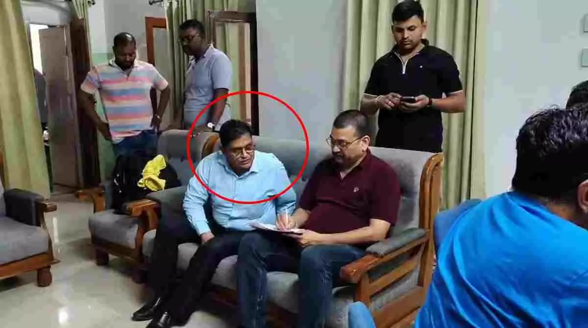 MP News : 2 लाख की रिश्वत लेते CMO गिरफ्तार, बिल पास कराने के लिए मांगी थी 4 लाख की घूस MP News : 2 लाख की रिश्वत लेते CMO गिरफ्तार, बिल पास कराने के लिए मांगी थी 4 लाख की घूस