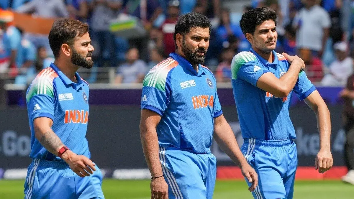 शुभमन गिल की कोहनी पर लगी गेंद, कोहली और रोहित नेट्स में बहाया पसीना, कल वेस्टइंडीज के खिलाफ पहले मुकाबले में उतरेगी भारतीय टीम शुभमन गिल की कोहनी पर लगी गेंद, कोहली और रोहित नेट्स में बहाया पसीना, कल वेस्टइंडीज के खिलाफ पहले मुकाबले में उतरेगी भारतीय टीम