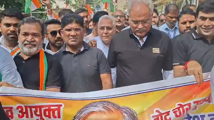 CG News : SIR के विरोध में कांग्रेस का प्रदर्शन, भूपेश बघेल समेत कार्यकर्ताओं ने किया कलेक्ट्रेट मार्च CG News : SIR के विरोध में कांग्रेस का प्रदर्शन, भूपेश बघेल समेत कार्यकर्ताओं ने किया कलेक्ट्रेट मार्च