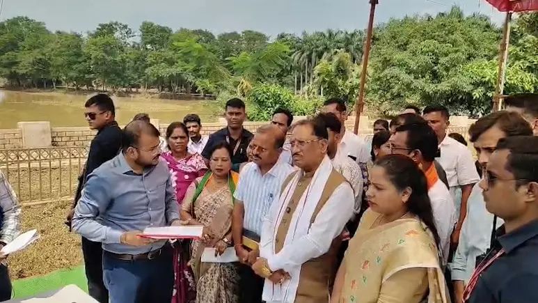 CG News : बाढ़ के बीच सुकमा पहुंचे CM साय, हवाई सर्वे कर लिया हालात का जायजा, राहत केंद्रों में पीड़ितों से मिले CG News : बाढ़ के बीच सुकमा पहुंचे CM साय, हवाई सर्वे कर लिया हालात का जायजा, राहत केंद्रों में पीड़ितों से मिले