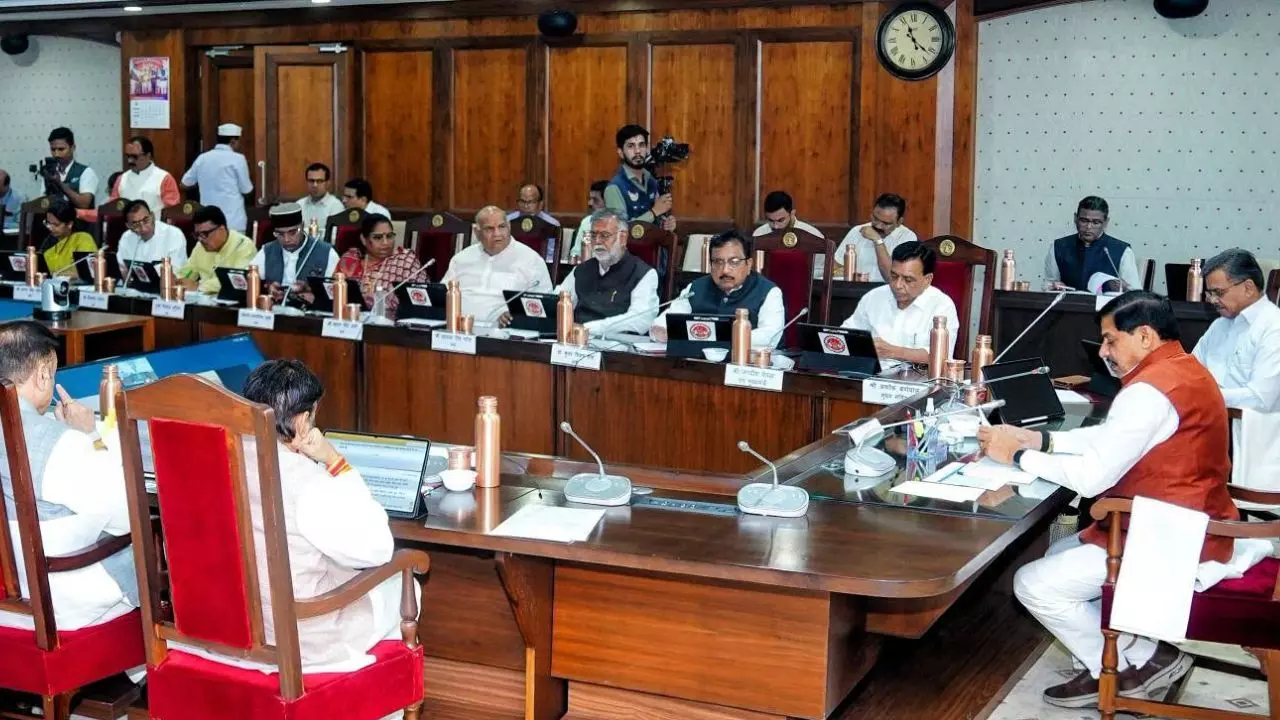 MP Cabinet Meeting: मोहन कैबिनेट के बड़े फैसले, 24,500 करोड़ के प्रस्तावों को मंजूरी; छात्रों से लेकर सिंचाई और अग्निवीरों को आरक्षण तक लिए अहम निर्णय MP Cabinet Meeting: मोहन कैबिनेट के बड़े फैसले, 24,500 करोड़ के प्रस्तावों को मंजूरी; छात्रों से लेकर सिंचाई और अग्निवीरों को आरक्षण तक लिए अहम निर्णय