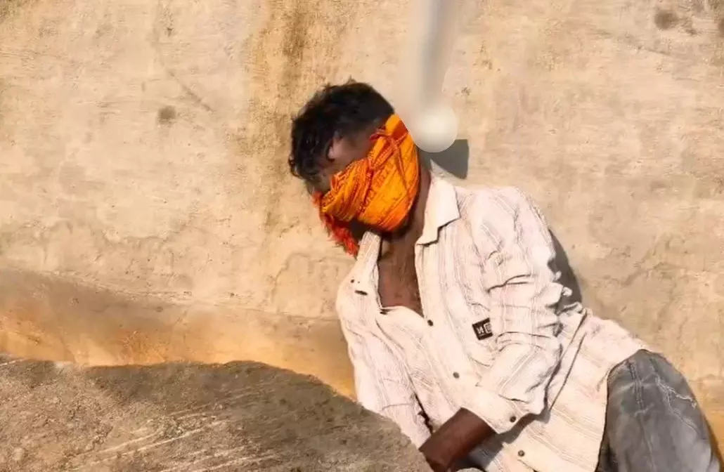 Raipur City News : पंडरी में होर्डिंग पोल से लटका मिला युवक का शव, सिर पर चोट के निशान से बढ़ा संदेह Raipur City News : पंडरी में होर्डिंग पोल से लटका मिला युवक का शव, सिर पर चोट के निशान से बढ़ा संदेह