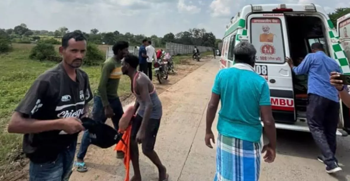 Jashpur News: 11 हजार KV लाइन की चपेट में आए चार मजदूर, दो की मौत, जानें कैसे हुआ हादसा Jashpur News: 11 हजार KV लाइन की चपेट में आए चार मजदूर, दो की मौत, जानें कैसे हुआ हादसा