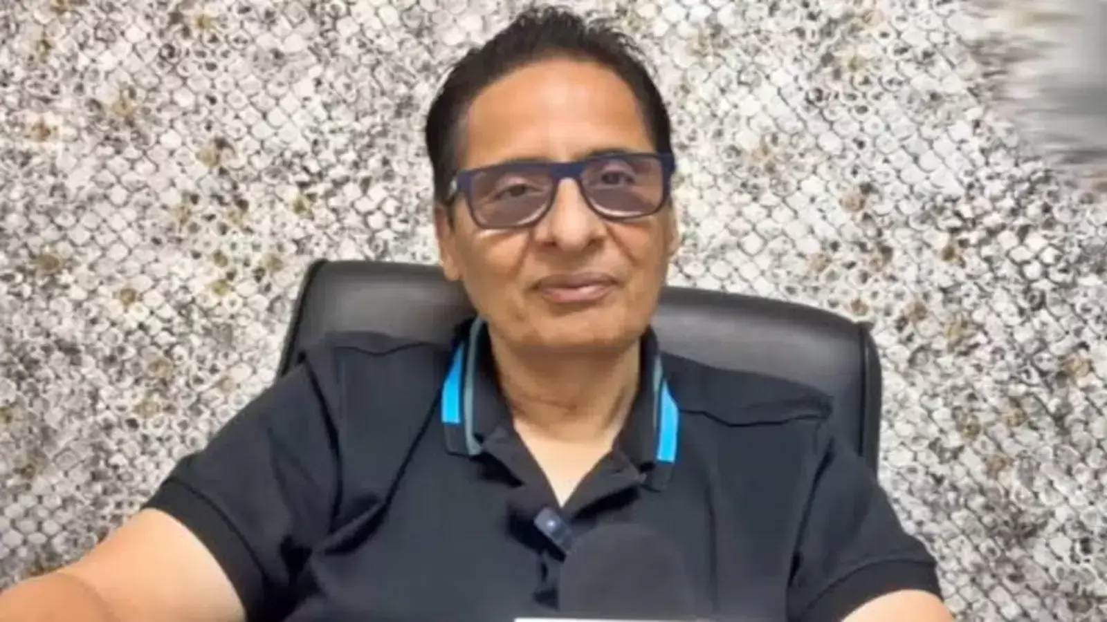 Vashu Bhagnani Hospitalised: फिल्म प्रोड्यूसर वासु भगनानी की बिगड़ी तबीयत, लंदन के हॉस्पिटल में भर्ती, कुछ दिन पहले IT ने मारी थी घर-दफ्तर पर रेड Vashu Bhagnani Hospitalised: फिल्म प्रोड्यूसर वासु भगनानी की बिगड़ी तबीयत, लंदन के हॉस्पिटल में भर्ती, कुछ दिन पहले IT ने मारी थी घर-दफ्तर पर रेड