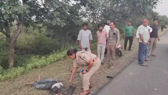 MP Accident : कार-बाइक की आमने-सामने टक्कर में 2 की मौत, 3 घायल MP Accident : कार-बाइक की आमने-सामने टक्कर में 2 की मौत, 3 घायल