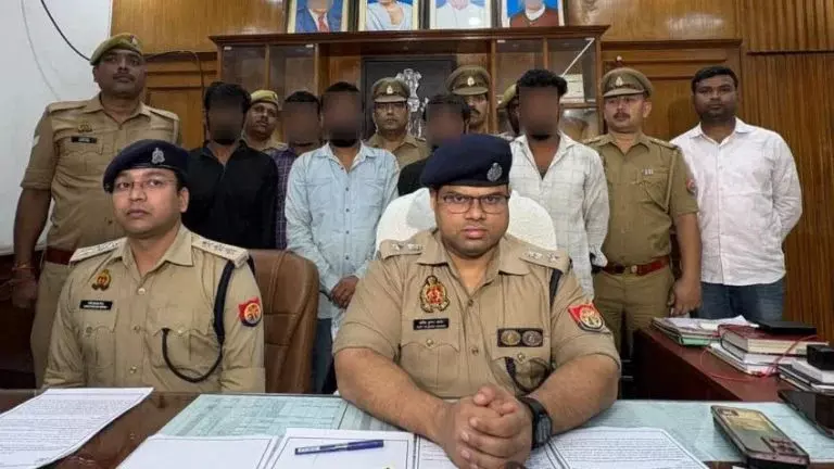 UP Crime : 50 लाख की फिरौती के लिए KGMU अधिकारी और साथी का अपहरण, हत्या के बाद घाघरा में फेंके शव, 5 गिरफ्तार UP Crime : 50 लाख की फिरौती के लिए KGMU अधिकारी और साथी का अपहरण, हत्या के बाद घाघरा में फेंके शव, 5 गिरफ्तार