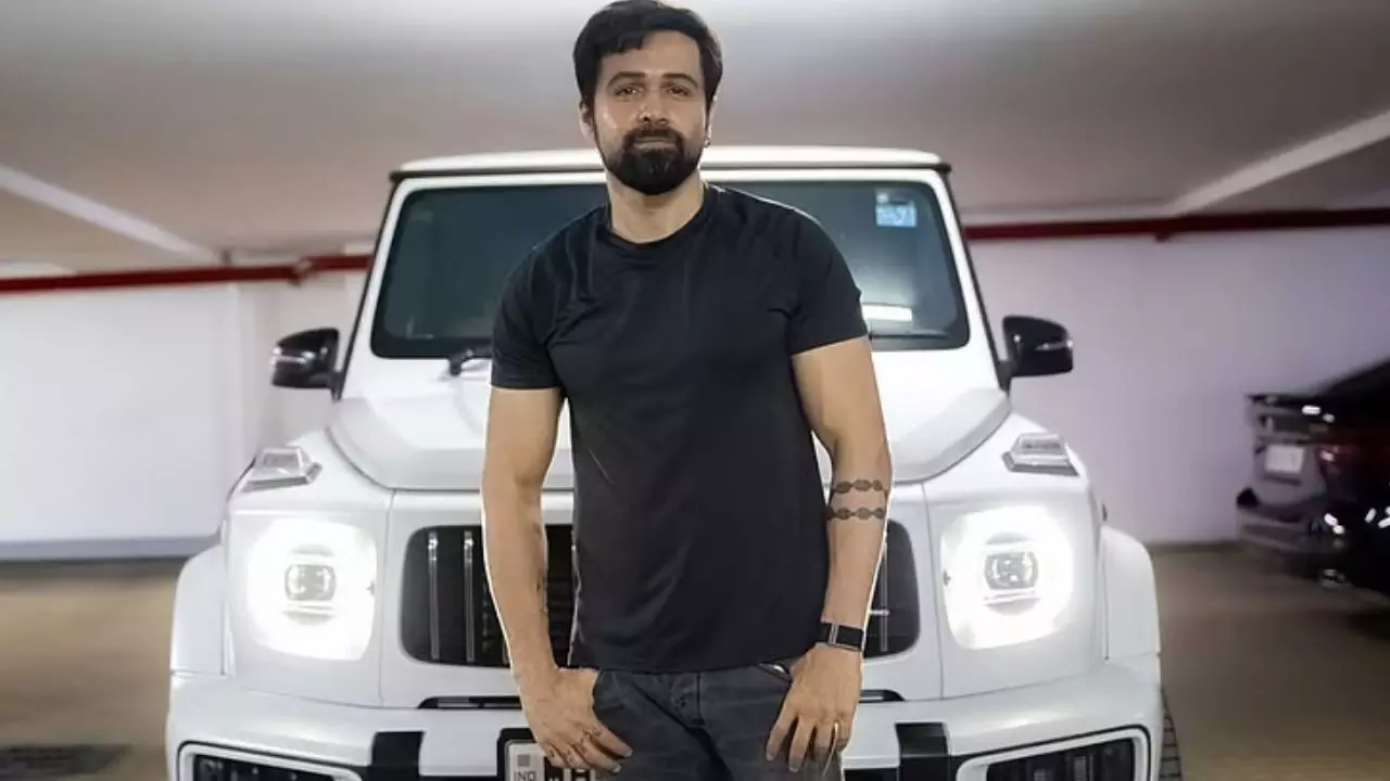 Emraan Hashmi Car: इमरान हाशमी के कार कलेक्शन में शामिल हुई नई Mercedes AMG G 63, कीमत जानकर रह जाएंगे हैरान Emraan Hashmi Car: इमरान हाशमी के कार कलेक्शन में शामिल हुई नई Mercedes AMG G 63, कीमत जानकर रह जाएंगे हैरान