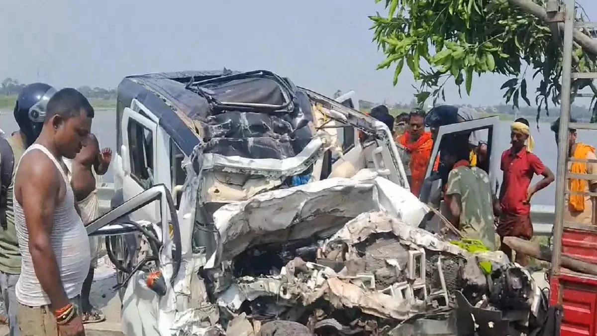 Bihar Accident : थार और ट्रक की आमने-सामने टक्कर में 2 की मौत, एक घायल Bihar Accident : थार और ट्रक की आमने-सामने टक्कर में 2 की मौत, एक घायल