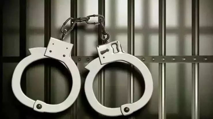 CG Crime : टोनही के शक में महिला से बर्बरता, निर्वस्त्र कर पेड़ से बांधा, 4 महिलाएं गिरफ्तार CG Crime : टोनही के शक में महिला से बर्बरता, निर्वस्त्र कर पेड़ से बांधा, 4 महिलाएं गिरफ्तार