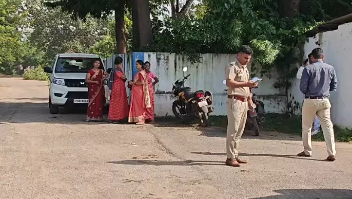 CG News : जिला ग्रंथालय से घर लौट रही युवती पर एसिड अटैक, हायर सेंटर रेफर CG News : जिला ग्रंथालय से घर लौट रही युवती पर एसिड अटैक, हायर सेंटर रेफर