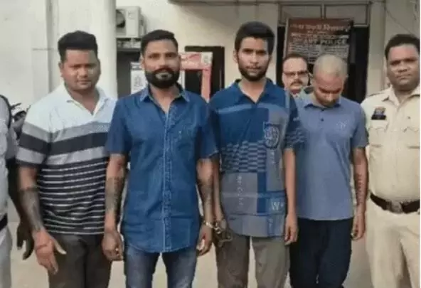 Bilaspur Suspended Constable Theft Case: सस्पेंडेड कॉन्स्टेबल ने दोस्तों संग अपने ही घर में की चोरी, जांच में सामने आया चौंकाने वाला मामला