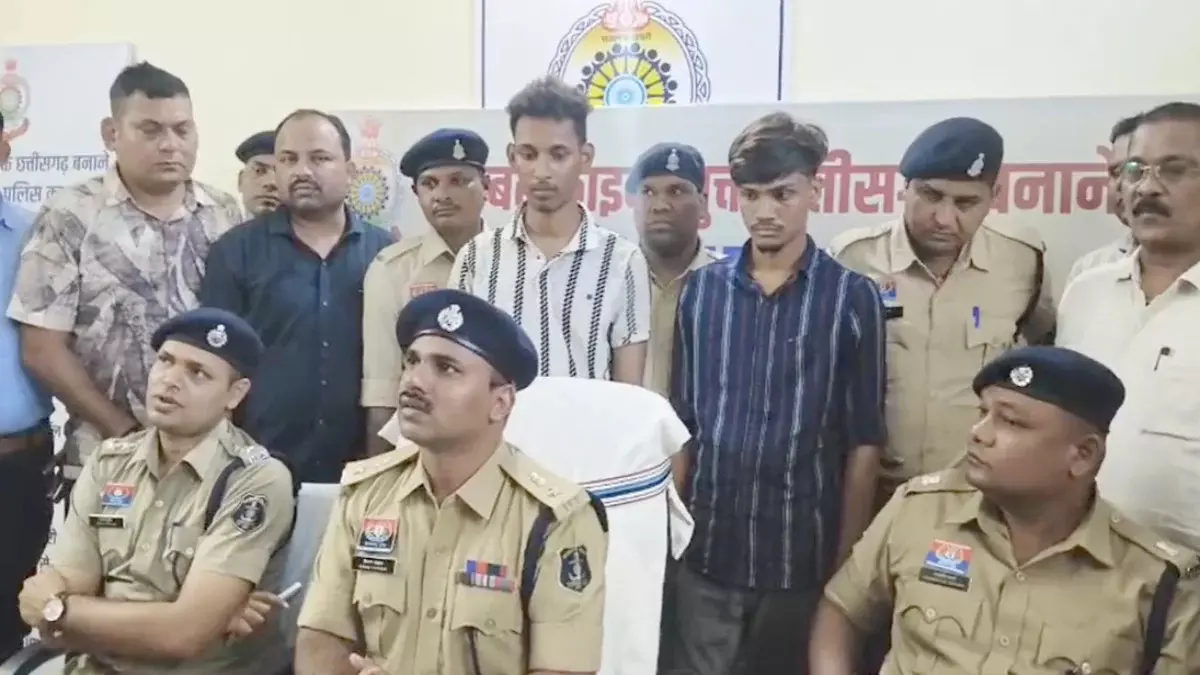 CG Crime : युवती पर एसिड अटैक का 8 घंटे में खुलासा, प्रेमी ने दोस्त के साथ मिलकर रची थी साजिश CG Crime : युवती पर एसिड अटैक का 8 घंटे में खुलासा, प्रेमी ने दोस्त के साथ मिलकर रची थी साजिश