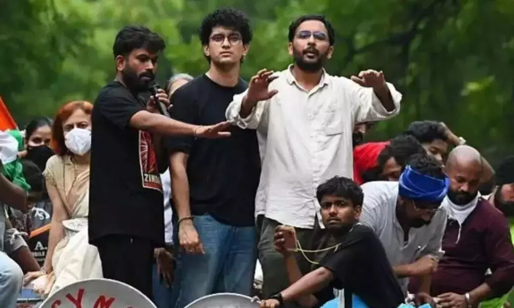 अभिजीत दीपके का आरोप: ‘कॉकरोच जनता पार्टी के कार्यकर्ताओं को पुलिस नोटिस’, आंदोलन में नहीं आने का दबाव; गिरफ्तारी की भी आशंका अभिजीत दीपके का आरोप: ‘कॉकरोच जनता पार्टी के कार्यकर्ताओं को पुलिस नोटिस’, आंदोलन में नहीं आने का दबाव; गिरफ्तारी की भी आशंका