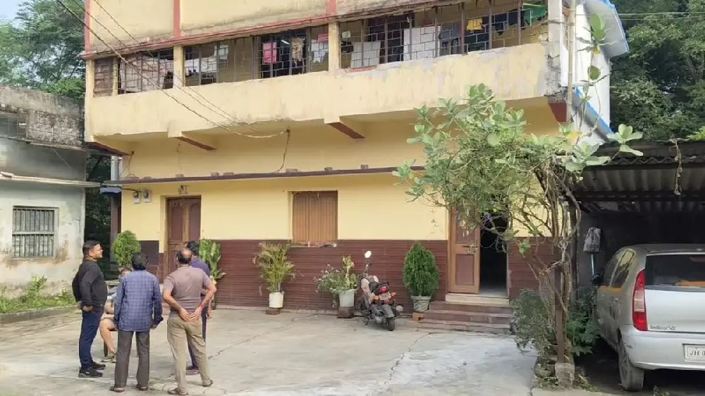 Jharkhand Crime : चांडिल में थाने के पास सनसनीखेज डकैती, परिवार को बंधक बनाकर लूटे जेवर Jharkhand Crime : चांडिल में थाने के पास सनसनीखेज डकैती, परिवार को बंधक बनाकर लूटे जेवर