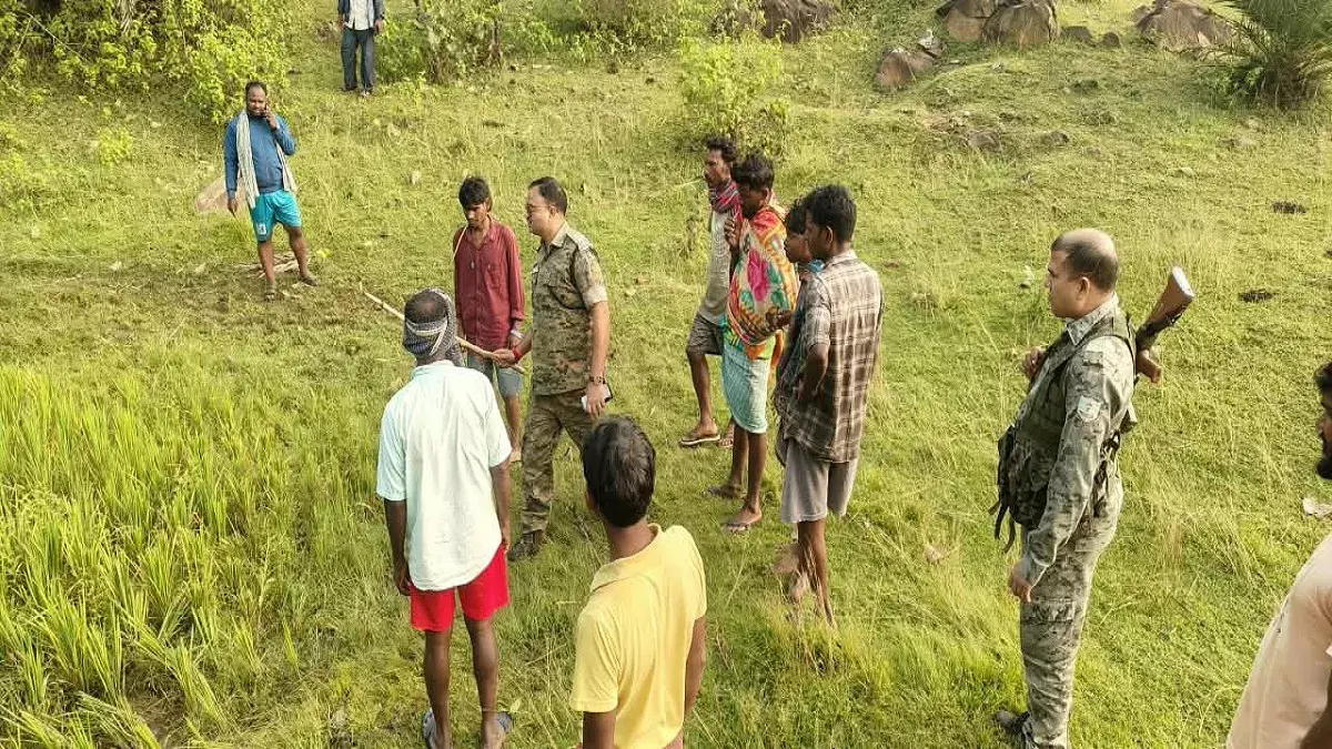 Jharkhand Crime : 14 वर्षीय छात्रा की संदिग्ध परिस्थितियों में मौत, घर से 500 मीटर दूर झाड़ियों में मिला शव, पुलिस जांच में जुटी Jharkhand Crime : 14 वर्षीय छात्रा की संदिग्ध परिस्थितियों में मौत, घर से 500 मीटर दूर झाड़ियों में मिला शव, पुलिस जांच में जुटी