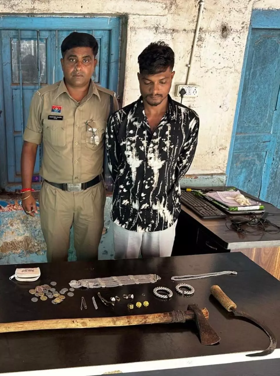 CG Crime : बिरबिरा दोहरे हत्याकांड का खुलासा, जादू-टोने के शक में बुजुर्ग दंपति की हत्या, 48 घंटे में आरोपी गिरफ्तार CG Crime : बिरबिरा दोहरे हत्याकांड का खुलासा, जादू-टोने के शक में बुजुर्ग दंपति की हत्या, 48 घंटे में आरोपी गिरफ्तार