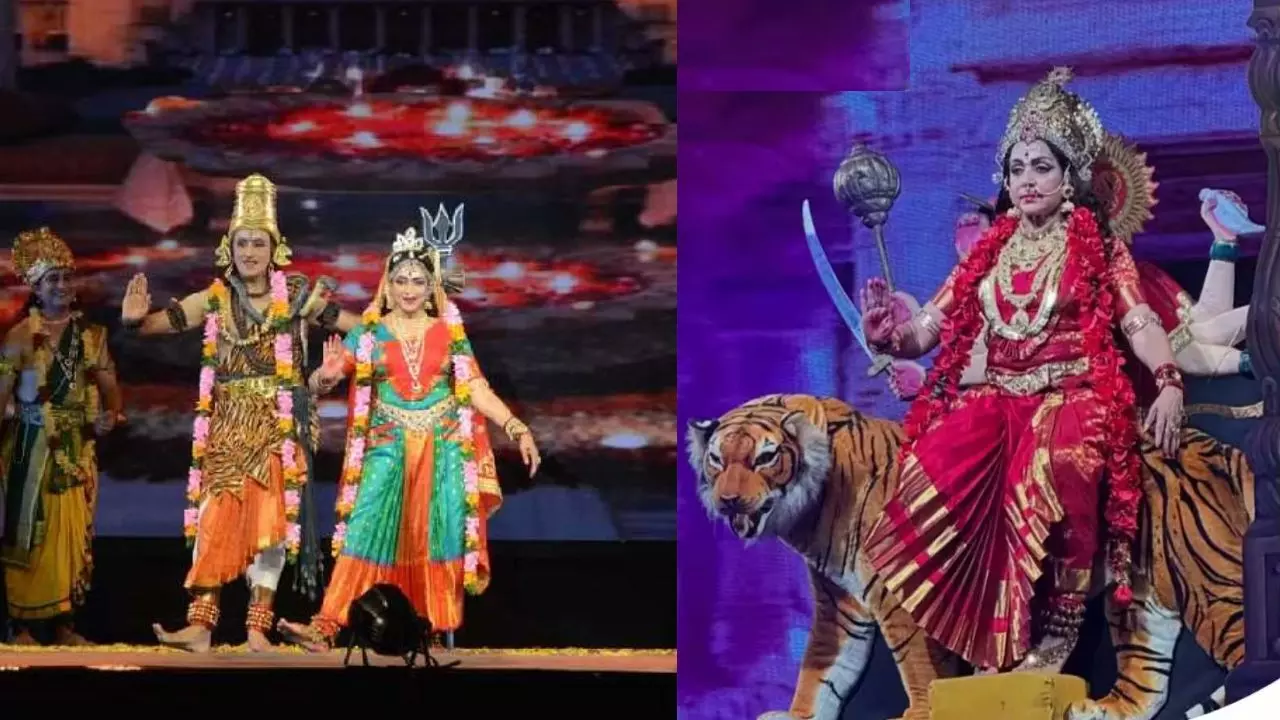 Hema Malini: 77 साल की उम्र में मां दुर्गा के रूप में दिखीं हेमा मालिनी, नृत्य प्रस्तुति देख मंत्रमुग्ध हुए फैंस Hema Malini: 77 साल की उम्र में मां दुर्गा के रूप में दिखीं हेमा मालिनी, नृत्य प्रस्तुति देख मंत्रमुग्ध हुए फैंस